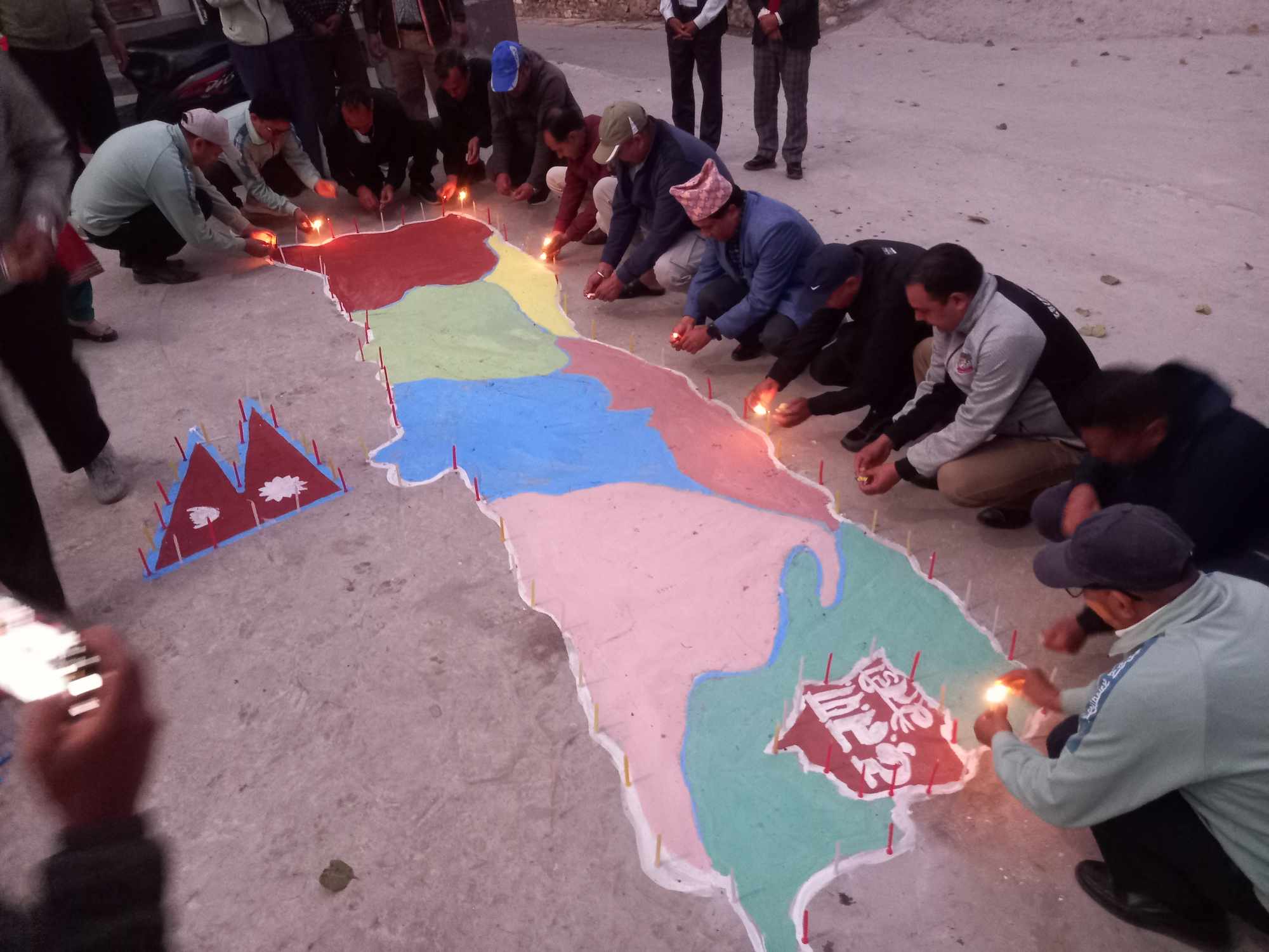 दशरथचन्द नगरपालिकाे दाेस्राे स्थापना दिवसको अवसरमा दिप प्रज्वलन