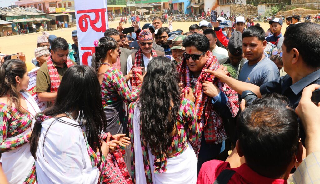 फस्फोराइड खानी र जडिबुटी उद्योगको विकास प्राथमिकतामा पर्छ : मन्त्री भण्डारी