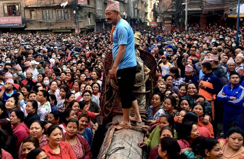 महिलाले मात्रै ताने रातो मच्छिन्द्रनाथको रथ